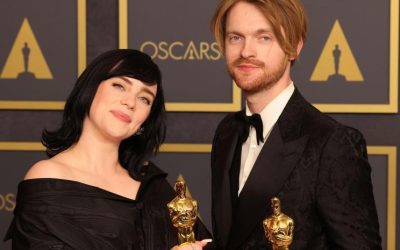 Billie Eilish y Finneas ganan el Oscar a la mejor canción original.