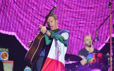 Laura Bustamante la traductora de lenguaje de señas en conciertos de Coldplay.