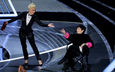 Sale a la luz la imposición de usar silla de ruedas en los premios Oscar con la actriz Liza Minnelli.