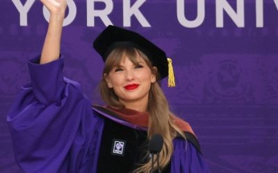 Taylor Swift “Nunca tengas vergüenza de intentar”: El emotivo discurso de la cantante al recibir su doctorado.