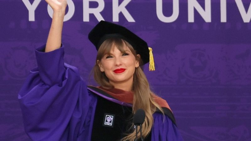 Taylor Swift “Nunca tengas vergüenza de intentar”: El emotivo discurso de la cantante al recibir su doctorado.