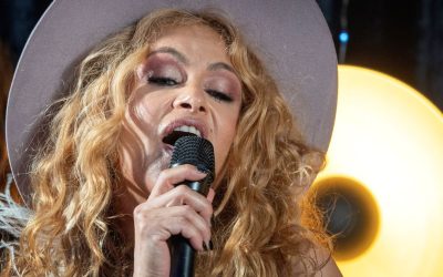 Paulina Rubio acusó a un guardia por acosarla sexualmente.