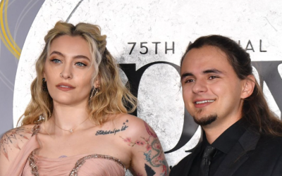 Los hijos de Michael Jackson llaman la atención en los premios Tony.