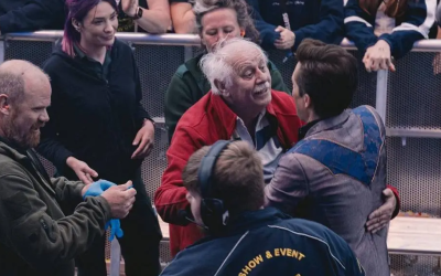Emotivo ‘Billy’, el hombre de 67 años que detuvo un show The Killers.