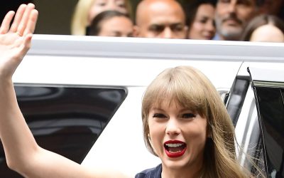 Llegan críticas a la cantante Taylor Swift por uso de su jet.