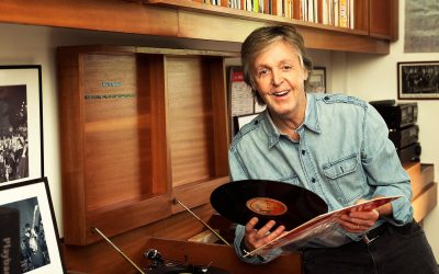 Paul Mccartney lanza un box de vinilos de colección y aparece con el hijo de john Lennon