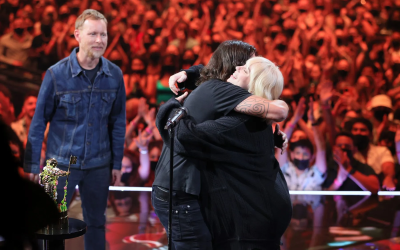 Billie Eilish y Dave Grohl sorprenden interpretando «My Hero» en un show
