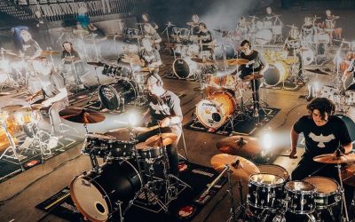 Se reúnen cien bateristas para rendir tributo a Taylor Hawkins