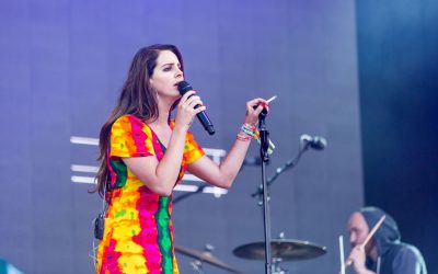 Glastonbury cortó show de Lana del Rey y ella cantó a capella con sus fans