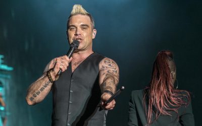 Robbie Williams pausa un concierto a causa del COVID