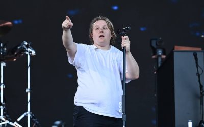 Lewis Capaldi sufre una crisis en su concierto y el público le acaba la canción
