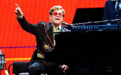 Emotivo Elton John en su último concierto en el Reino Unido