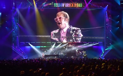 Coldplay le rinde un homenaje a Elton John tras su retiro de los escenarios