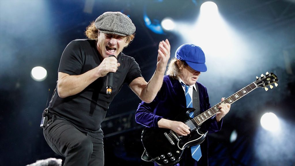 AC/DC regresó al escenario después de siete años y anuncian una botella ...