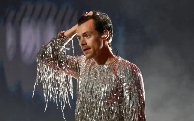 Harry Styles sorprende al público con un radical cambio de look