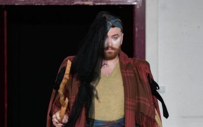 Sam Smith debuta como modelo para Vivienne Westwood en la Semana de la Moda en París