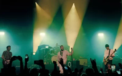 Damon Albarn se molesta con el público durante el concierto de Blur en Coachella Fest