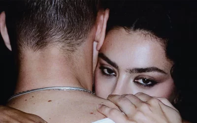 Charli XCX publica por sorpresa dos canciones y revela el tracklist de su próximo disco