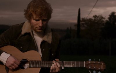 Ed Sheeran realizó un concierto sorpresa para estudiantes de primaria y donó guitarras