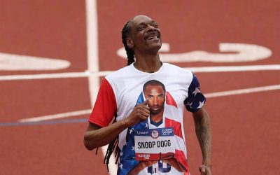 Snoop Dogg corre la prueba olímpica de los 200 metros representando a USA