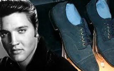 Subastan los icónicos zapatos de gamuza azul de Elvis Presley