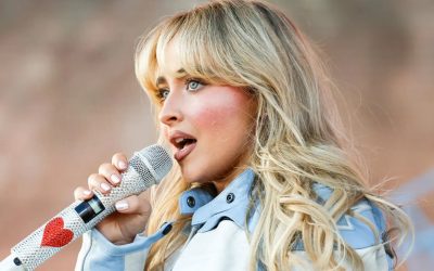 Sabrina Carpenter es alcanzada por fuegos artificiales en pleno concierto