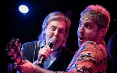 Paul McCartney realiza sorpresiva aparición cantando en pequeño club neoyorquino