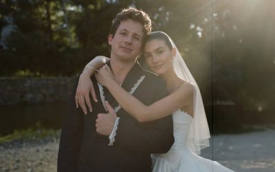 Charlie Puth anuncia que contrajo nupcias con Brooke Sansone, su mejor amiga de “toda la vida”
