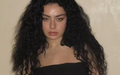 Charli xcx estrena la revisión de ‘Brat’ con remixes junto a Ariana Grande, Bb trickz o Billie Eilish