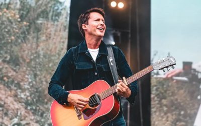 El cantante James Blunt deja su nombre en manos de sus fans