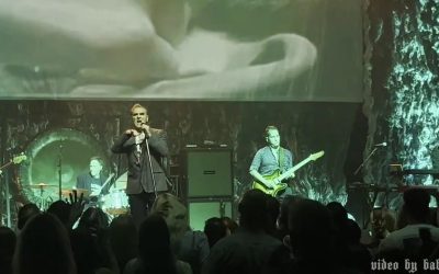 Morrissey corta su concierto después que los fans se subieran al escenario e hirieran al guardaespaldas