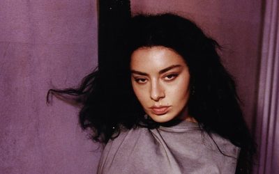 Charli XCX es una de las favoritas para un importante papel en ‘Las crónicas de Narnia’