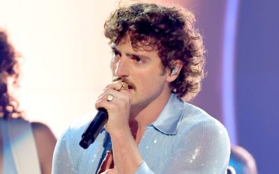Benson Boone confiesa que no quiere depender de su cuerpo para vender shows