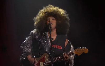 Lizzo deslumbra en su regreso con dos enérgicas interpretaciones en ‘SNL’