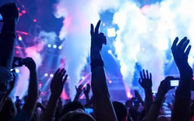 Aranceles de Trump desploman las acciones de radios y música en vivo