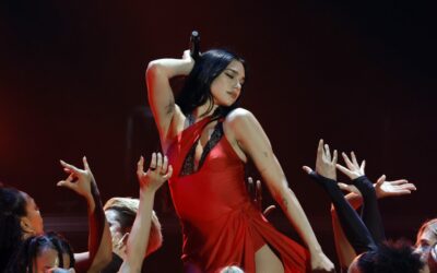 Dua Lipa recibe oferta para encabezar el halftime show del Super Bowl 2026