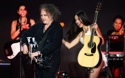 Robert Smith sorprende en el escenario de Glastonbury 2025