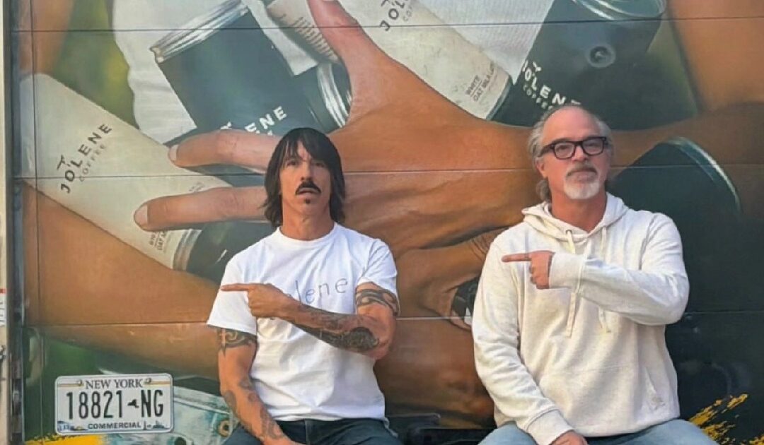 Kiedis lleva el rock al café